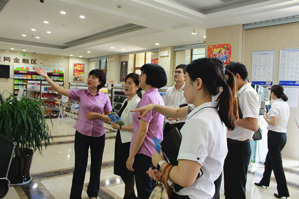 银行大堂经理_杭州银行大堂经理收入(3)