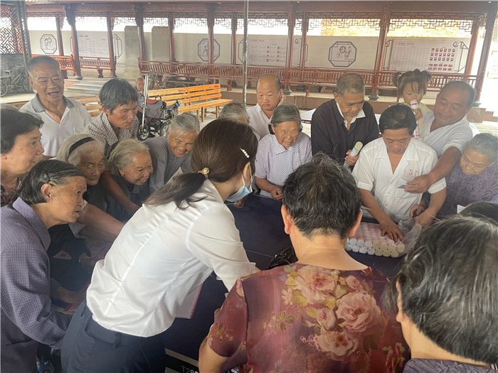 台州分行重阳下午茶活动现场 (1).jpg